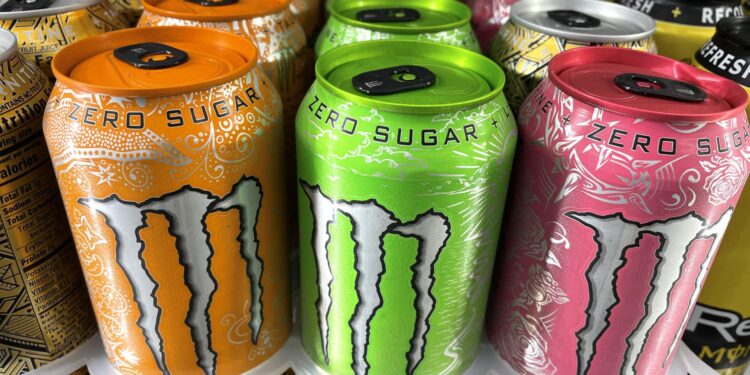 Las existencias que hacen los movimientos más grandes del mediodía: Gilead Sciences, Monster Beverage, Trade Desk, MP Materials, Sweetgreen y más