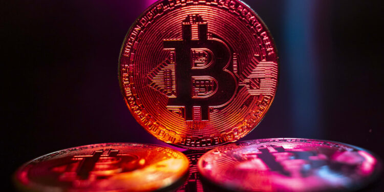 Bitcoin se hunde a $ 115,000 después de alcanzar su récord más nuevo, ya que Macro se refiere a la ola de liquidación de chispa