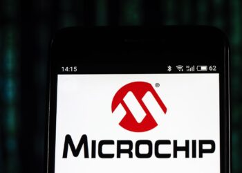 Acciones que realizan los movimientos más grandes del mediodía: MCHP, BLDR, ZM