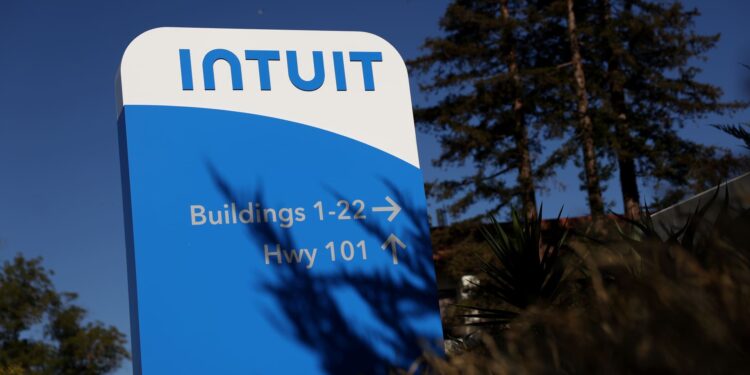 Las existencias que hacen los movimientos más grandes después de las horas: Intu, Wday, Rost