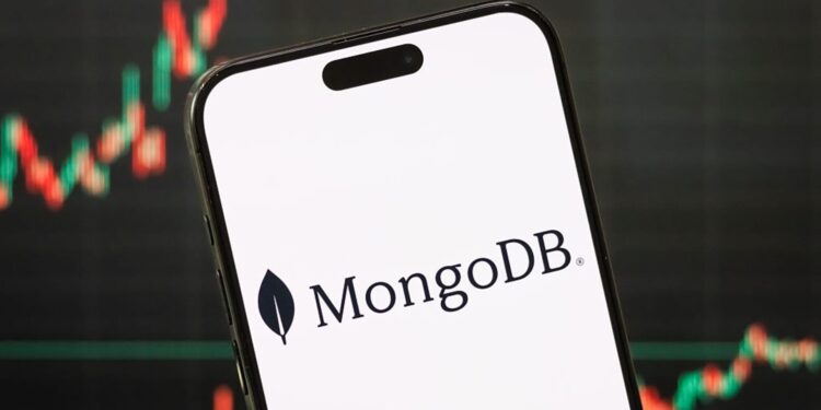 MongoDB, Okta, PVH y más