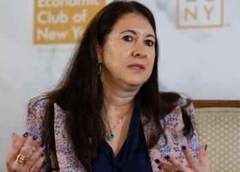 El gobernador de la Fed, Kugler, renuncia, dando a Trump un nominado en el comité que establece las tasas de interés