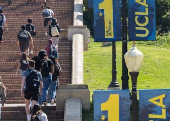 Pagar la universidad se vuelve cada vez más difícil a medida que aumenta la matrícula