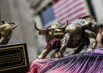 Los inversores del índice S&P 500 pueden querer diversificarse ahora, dicen los expertos.