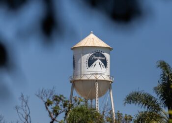 Acciones que realizan los movimientos más grandes del mediodía: PSKY, CAVA, CPRI, SAIL