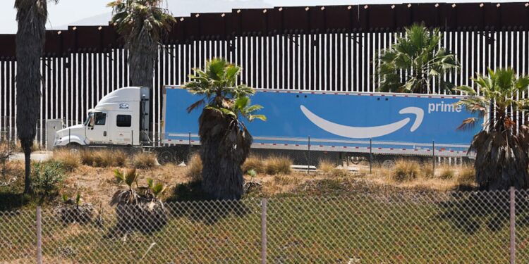 Acciones que realizan los movimientos más grandes Premarket: AMZN, Coin, RDDT, AAPL