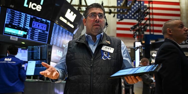 Agosto será un mes de baja para el mercado a medida que el crecimiento se ralentice, advierte UBS