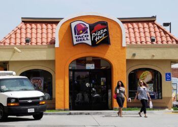 PFE, ETN, PLTR, YUM Y MÁS