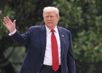 Trump firma la orden que permite activos alternativos como criptomonedas, capital privado en 401 (k) s