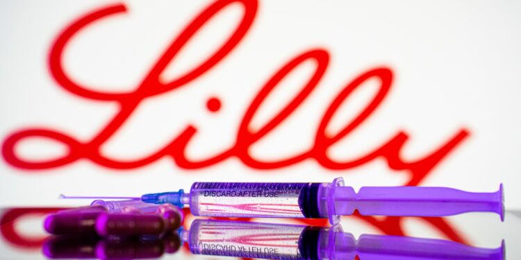 Acciones que realizan los movimientos más grandes Premarket: Lly, Pton, INTC, Duol