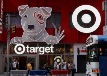 Acciones que realizan los mayores movimientos previos al mercado: Target, Lowe’s, Snowflake y más