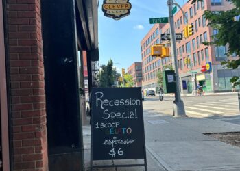 Los especiales de recesión podrían ser el último signo de deterioro del sentimiento del consumidor