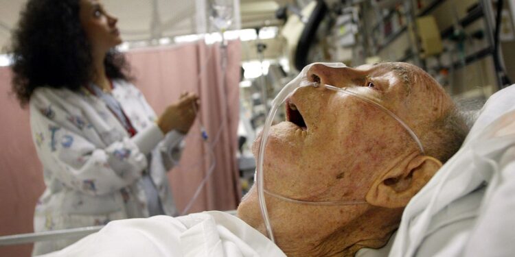 Los hospitales deben identificar y administrar mejor el delirio en las personas mayores