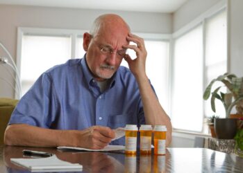 Los aranceles podrían aumentar los costos y primas de los medicamentos recetados para Medicare, otro seguro