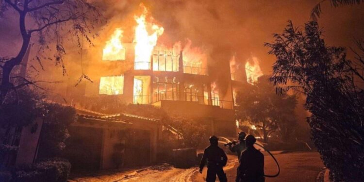 2.6 millones de viviendas en el riesgo de incendios forestales en 14 estados occidentales en 2025