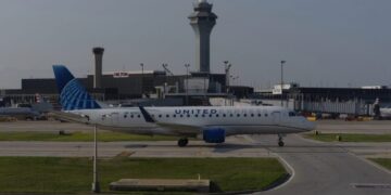United culpa ‘interrupción tecnológica’ por más de 1,000 retrasos en el vuelo