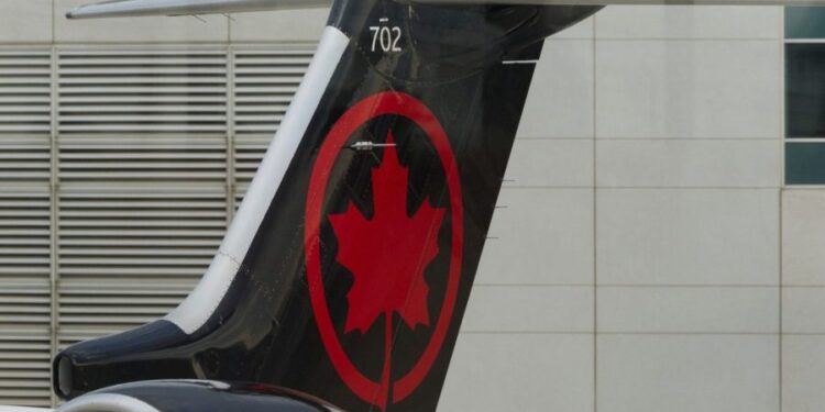 Air Canada enfrenta la turbulencia a medida que los asistentes de vuelo se huelen: qué saber