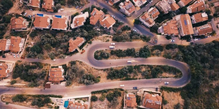 Los precios de las viviendas de los Estados Unidos ven las modestas ganancias anuales, pero la zaga detrás de la inflación