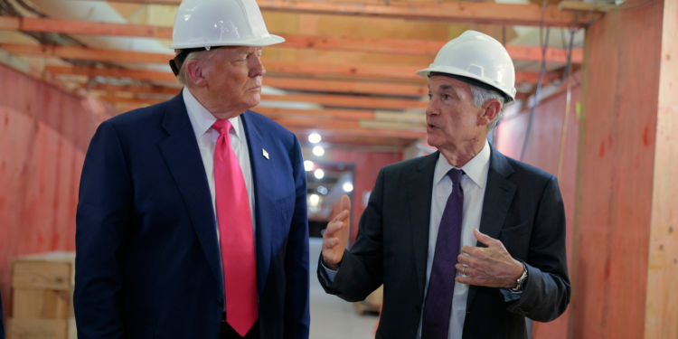 Por qué los movimientos de Trump para controlar la Fed podrían enviar tasas hipotecarias más altas