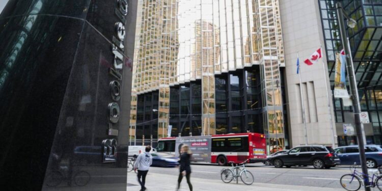 Noticias de acciones para inversores: ganancias trimestrales en Shopify, Brookfield; Abajo en Suncor, Reuters