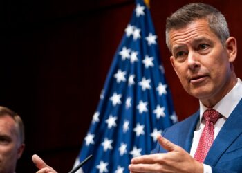 Duffy: No hay planes para privatizar los controladores de tráfico aéreo