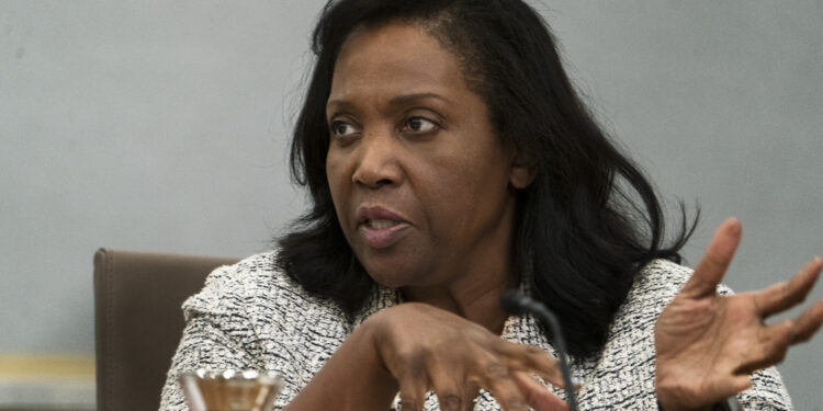 Cómo el despido de Cook cambiaría a la Fed