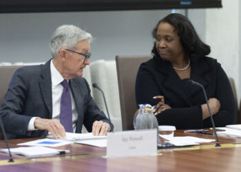 El funcionario de la vivienda de Trump trae una nueva acusación contra el cocinero de la Fed