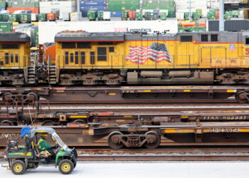 Trump ha despedido a un demócrata en una junta ferroviaria federal. Es el último en negarse a dejar su puesto.