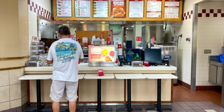 Las cadenas de comida rápida donde los estadounidenses se saltan las comidas y por qué