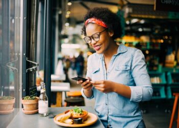 3 tipos de restaurantes a los que la gente está acudiendo, y uno que está muriendo