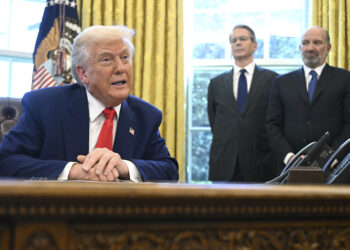 El plan de la agencia de tarifas de Trump se encuentra en medio de la batalla de césped de la Casa Blanca