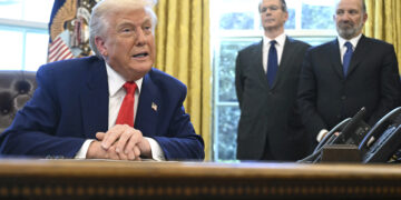 El plan de la agencia de tarifas de Trump se encuentra en medio de la batalla de césped de la Casa Blanca