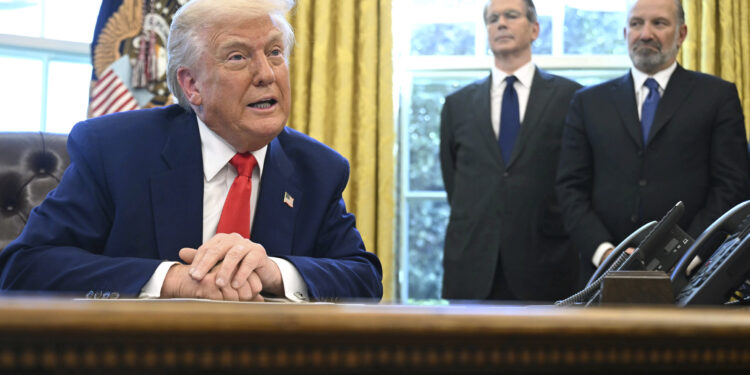 El plan de la agencia de tarifas de Trump se encuentra en medio de la batalla de césped de la Casa Blanca