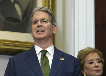 Bessent dice que presionará para terminar con el comercio de acciones del Congreso