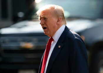 Trump busca celebrar aranceles, tranquilizar la economía.