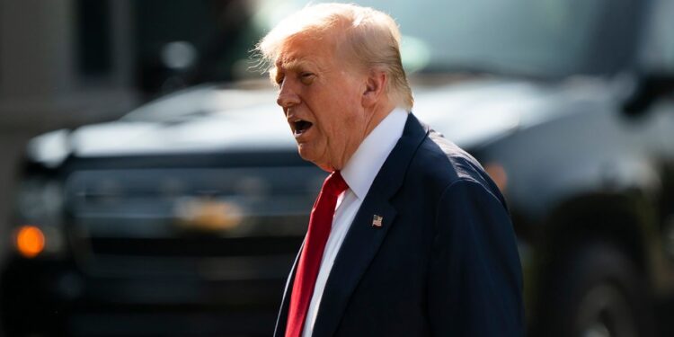 Trump busca celebrar aranceles, tranquilizar la economía.