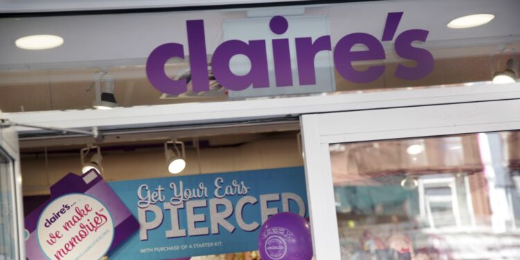 La cadena de joyería de Tween Claire’s está en bancarrota, nuevamente: NPR