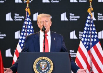 Las empresas no quieren luchar con Trump. Que puede estar remodelando la economía: NPR