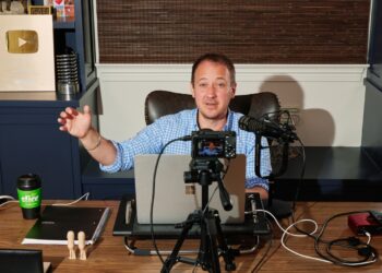 El podcast anti-Trump MeidasTastouch está rivalizando con Joe Rogan por las vistas: NPR