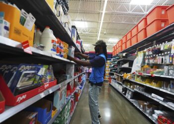 Walmart dice que los costos arancelarios están aumentando ‘cada semana’: NPR