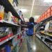 Walmart dice que los costos arancelarios están aumentando ‘cada semana’: NPR