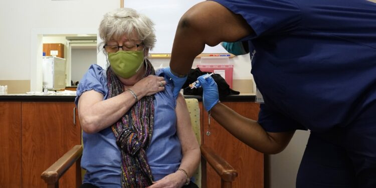 Los costos ocultos de recortar Medicaid: Money del planeta: NPR