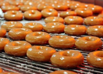 Acciones que realizan los movimientos más grandes del mediodía: PSKY, DNUT, KSS, NVDA