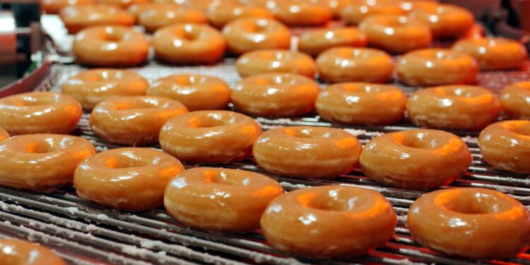 Acciones que realizan los movimientos más grandes del mediodía: PSKY, DNUT, KSS, NVDA