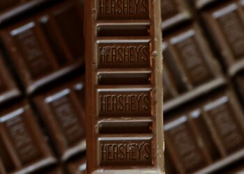 Hershey obtiene una doble actualización de Goldman Sachs a medida que mejoran las tendencias de participación de mercado