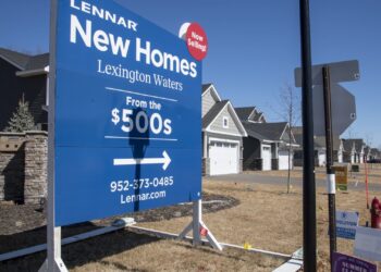 Las acciones que realizan los movimientos más grandes del mediodía: BHF, Len, AAPL, FDX