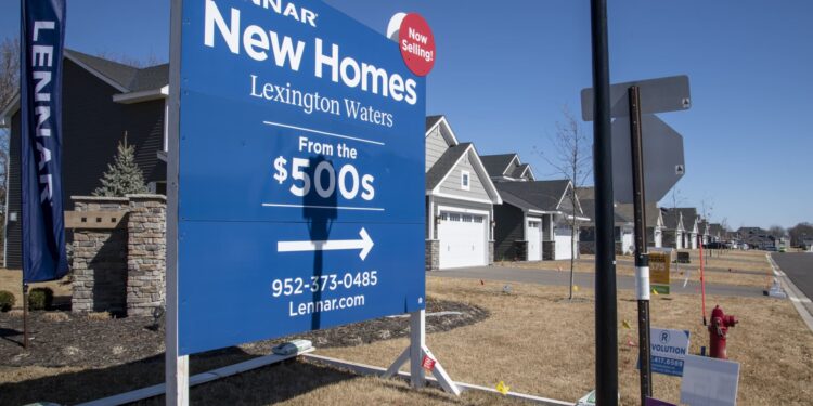 Las acciones que realizan los movimientos más grandes del mediodía: BHF, Len, AAPL, FDX