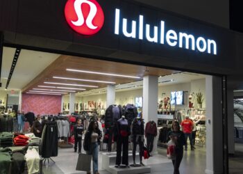 Acciones que realizan los movimientos más grandes Premarket: Avgo, Lulu, TSLA