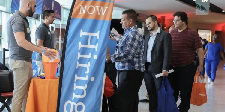 El crecimiento del mercado laboral se ralentiza drásticamente en agosto y nosotros agregó solo 54,000 empleos