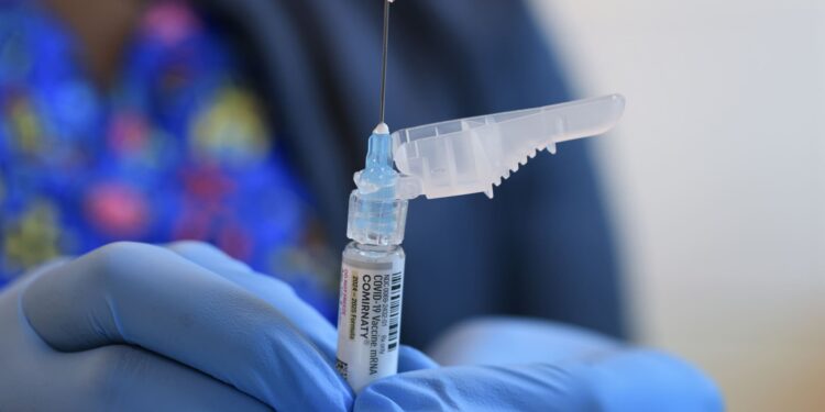 Por qué las existencias farmacéuticas están encogiendo las nuevas restricciones de vacuna Covid de RFK